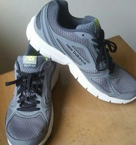 Men's New Balance slightly worn Running Sneakers