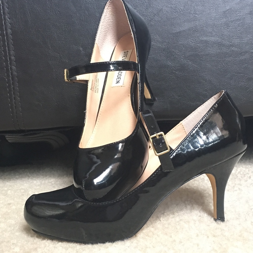 Steve Madden black patent Mary Jane's