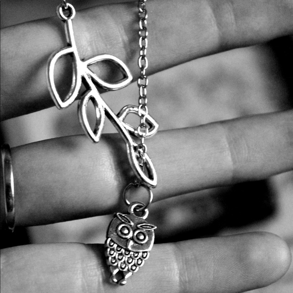 Jewelry - 🔥LAST ONE! Silver Owl Necklace with Leaves🍂