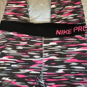 Pink camouflage Nike pros, yoga pants