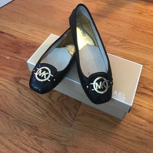 Brand new never worn Michael Kors leather flats