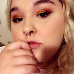 Meet your Posher, Caitlin