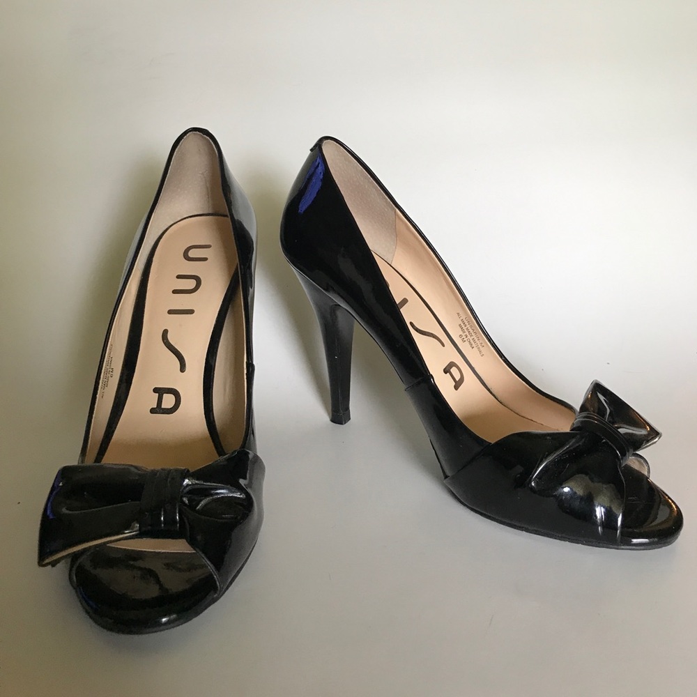 Unida Patent Leather bow peep toe heels size 6