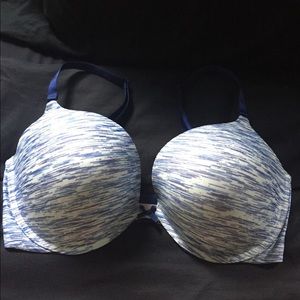 Never worn 38DD Victoria Secret t-shirt bra