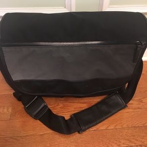 Lululemon Messenger - Laptop Bag "Keep it Brief"