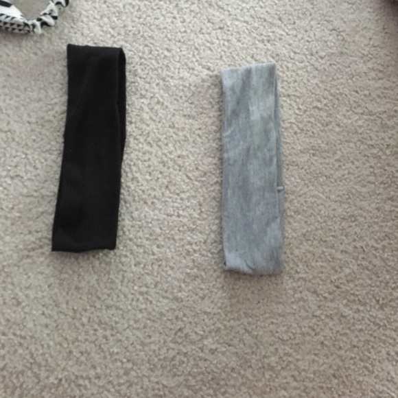 TONS OF ACCESSORIES - Picture 2 of 7