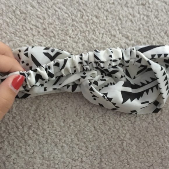 TONS OF ACCESSORIES - Picture 4 of 7