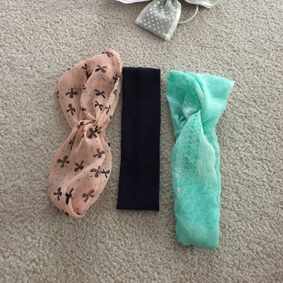 TONS OF ACCESSORIES - Picture 5 of 7