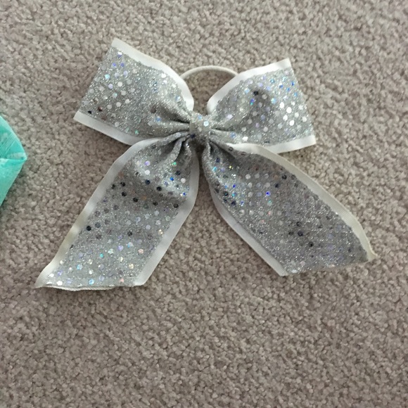 TONS OF ACCESSORIES - Picture 7 of 7