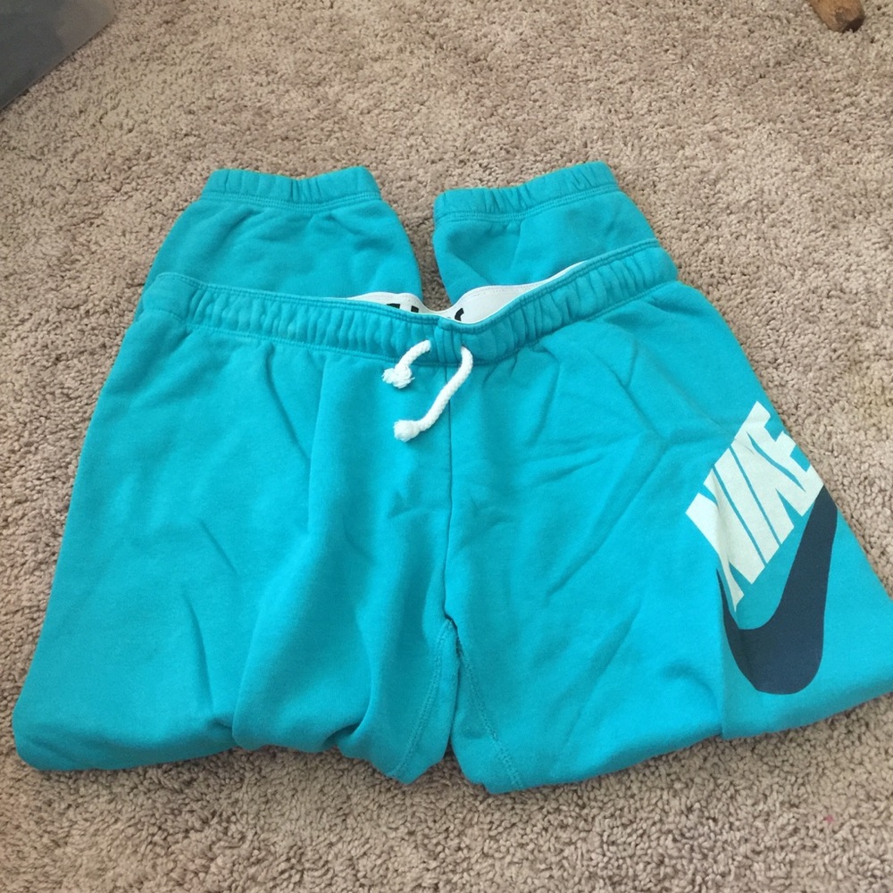 Nike banded capris