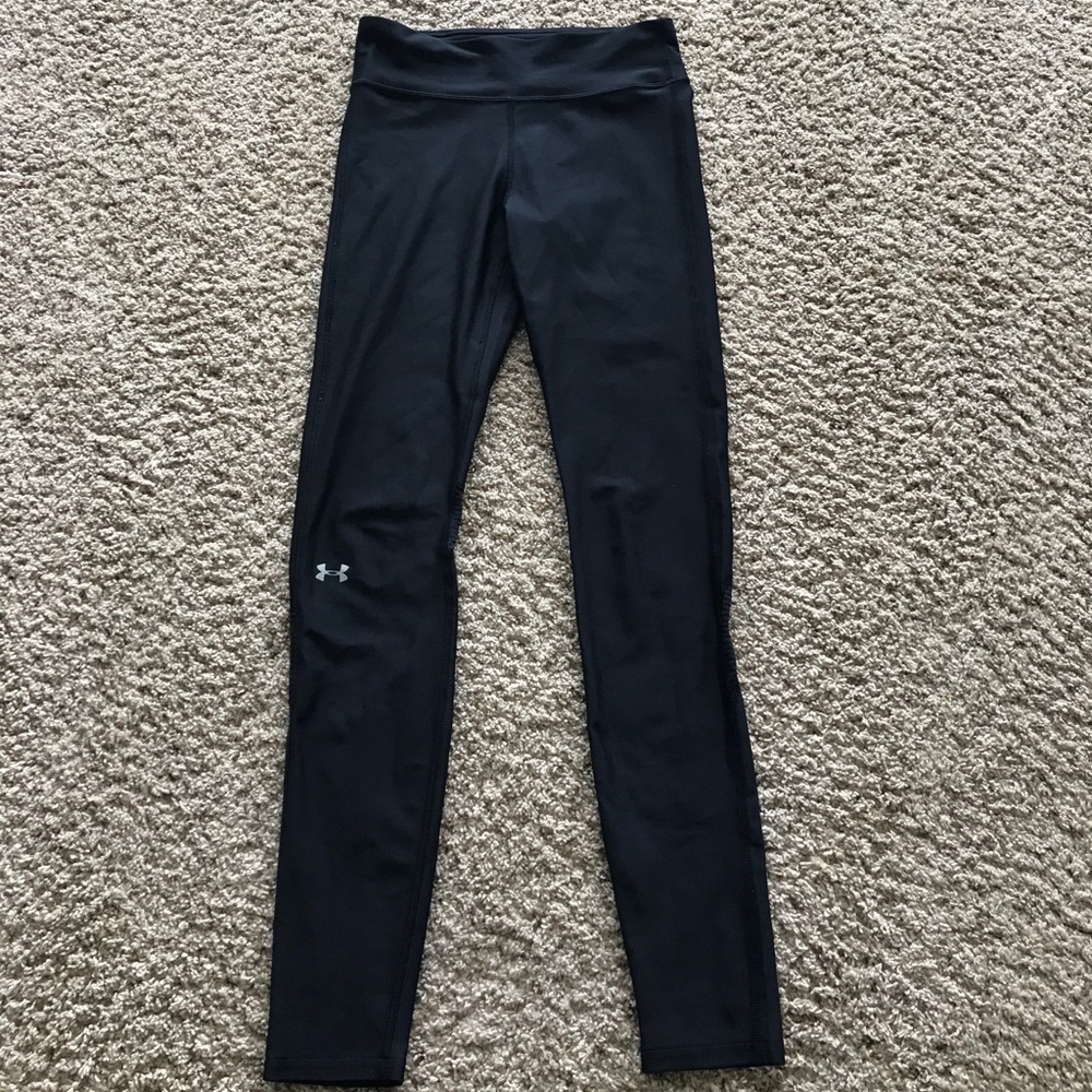 Last chance!  Under armour black leggings