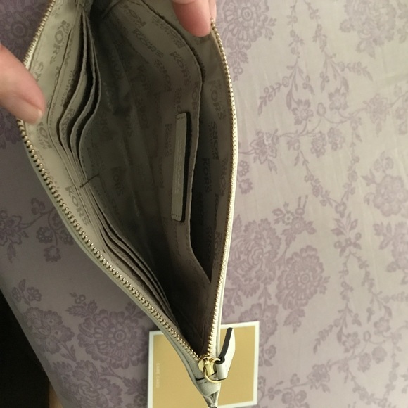 Michael Kors Fulton Large Zip Clutch - Picture 4 of 4