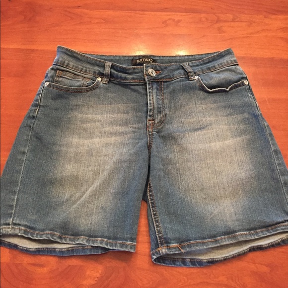 Women's size 28 mid thigh jean shorts - Picture 1 of 3
