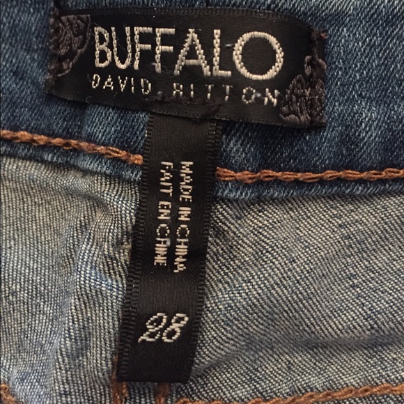 Women's size 28 mid thigh jean shorts - Picture 3 of 3