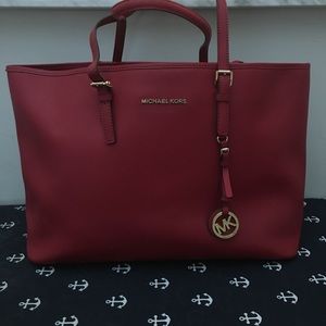Michael Kors Jet Set Travel Medium Leather Tote