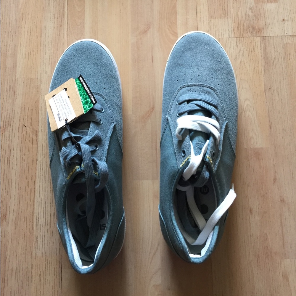 Brand new Gravis shoes.