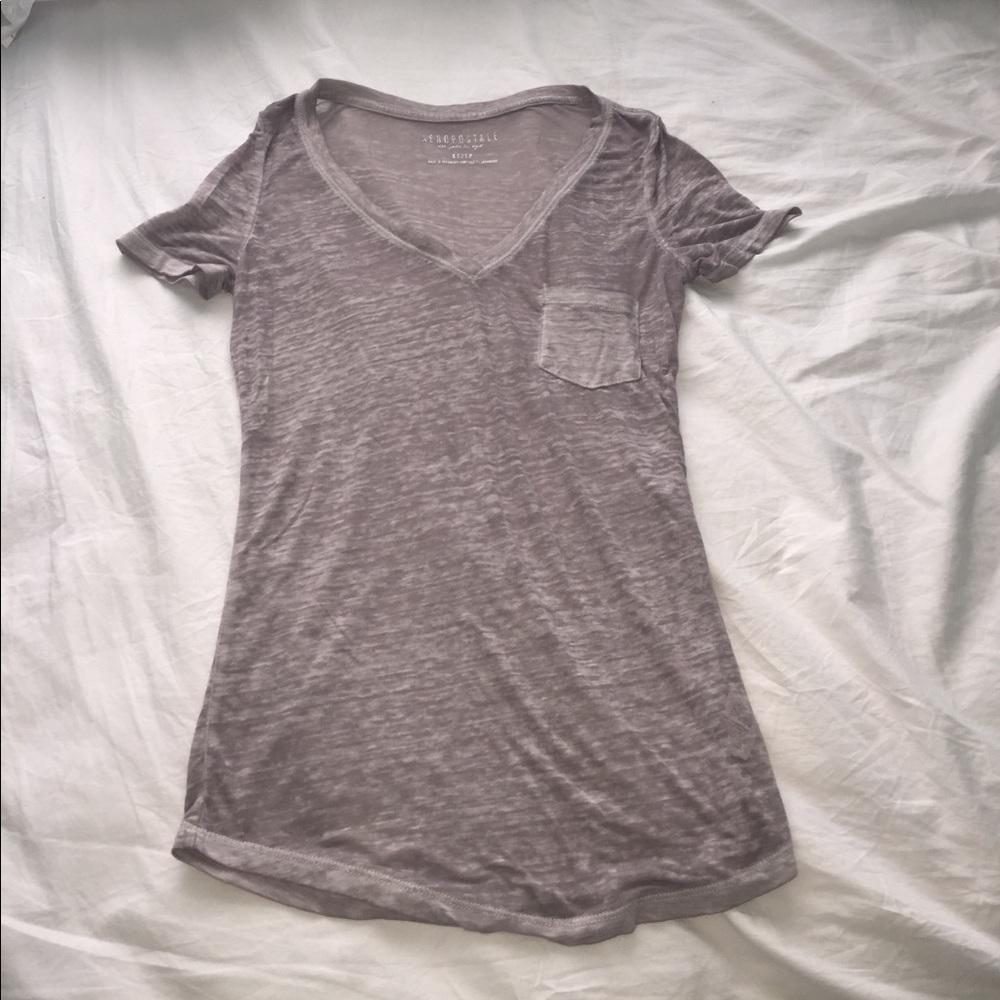 grey v-neck tee