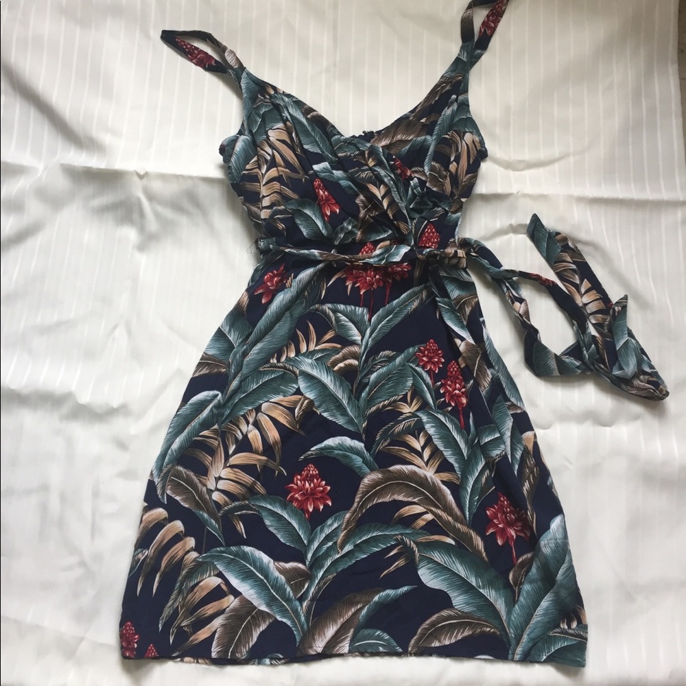 Forever 21 Tropical print dress w back zipper up