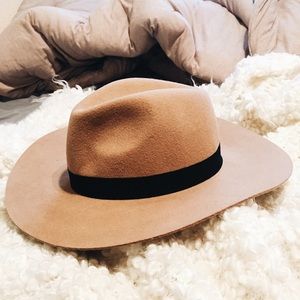 Tan floppy hat