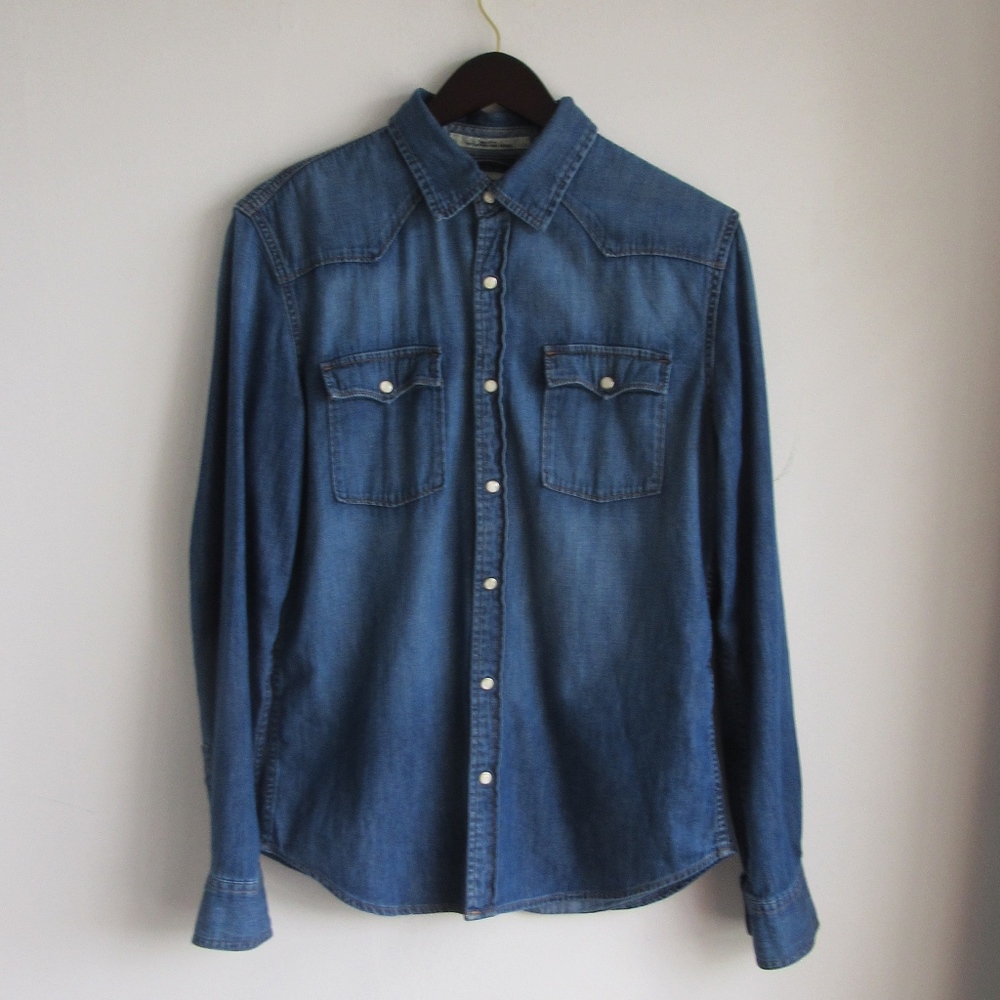 DONATING SOON! Levi's Long Sleeve Blue Denim Shirt