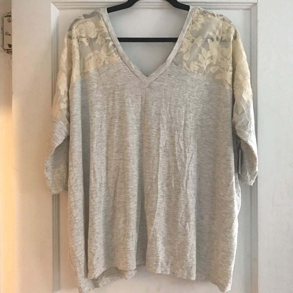Dolan v-neck shirt w/embroidered shoulders