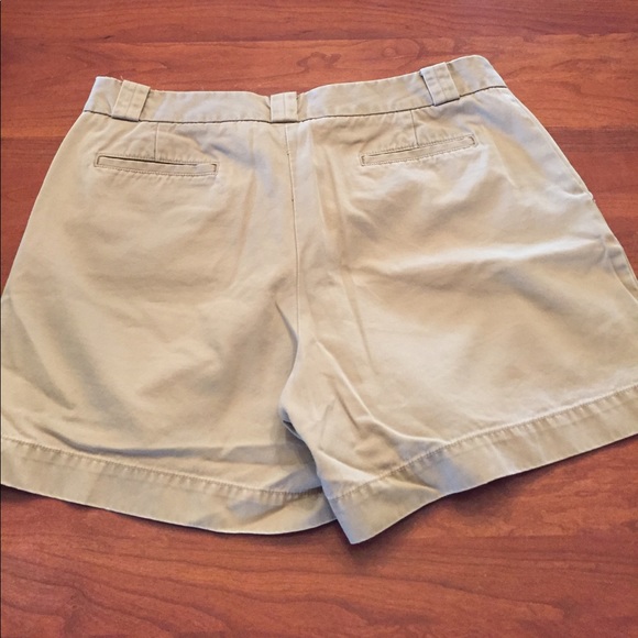 Women's size 10 khaki shorts - Picture 2 of 3