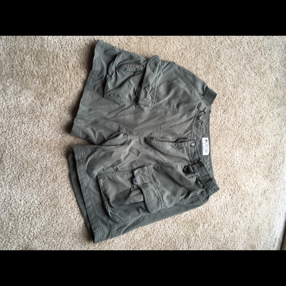 Columbia Mens M Omni Dry shorts olive green
