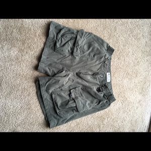 Columbia Mens M Omni Dry shorts olive green