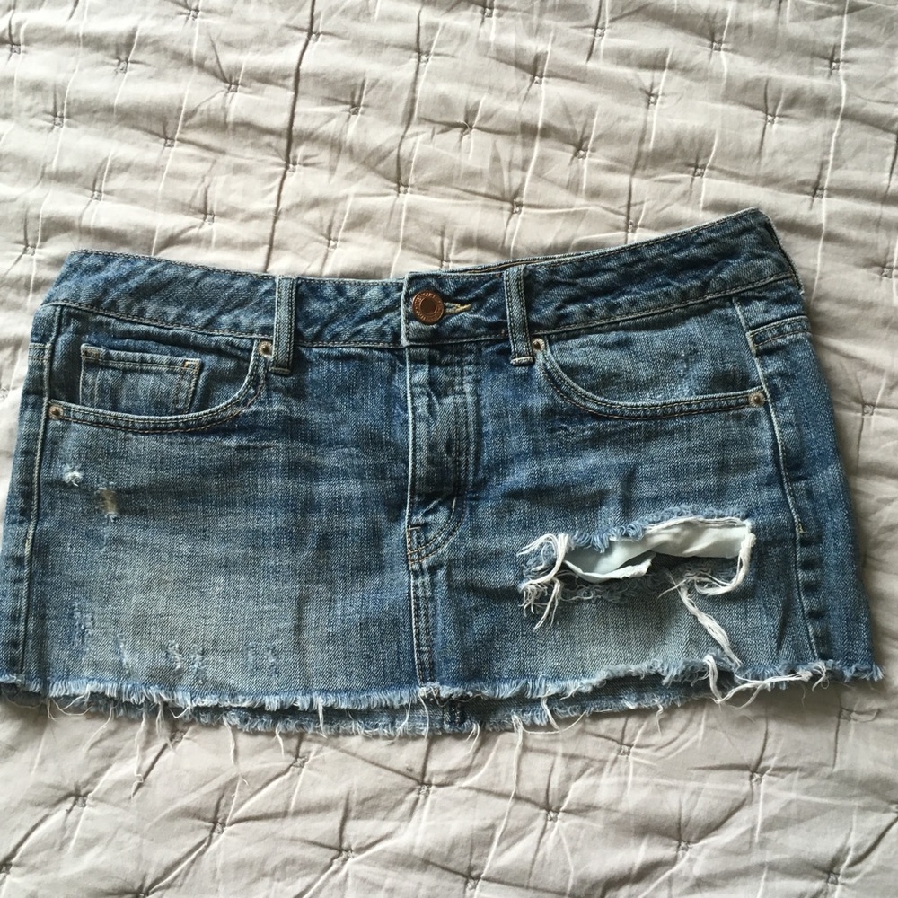 PRICE ⬇️ Distressed Jean mini skirt