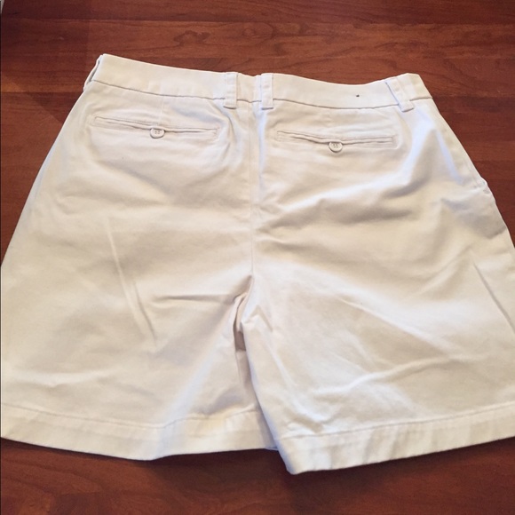 Women's size 10 white shorts - Picture 2 of 3