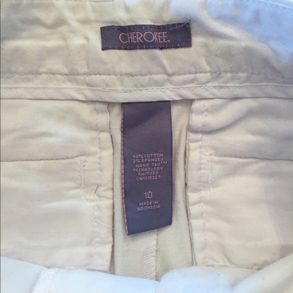 Women's size 10 white shorts - Picture 3 of 3