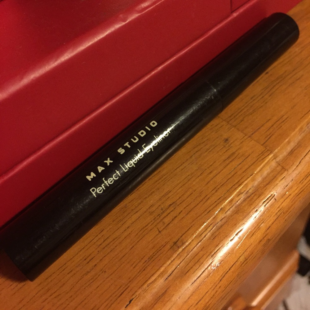 Max studio perfect eyeliner