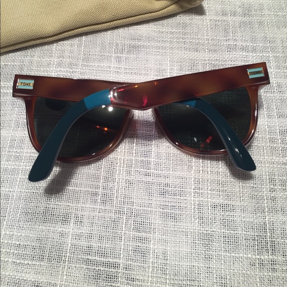 NIB TOMS Unisex Phoenix polarized sunglasses - Picture 3 of 4