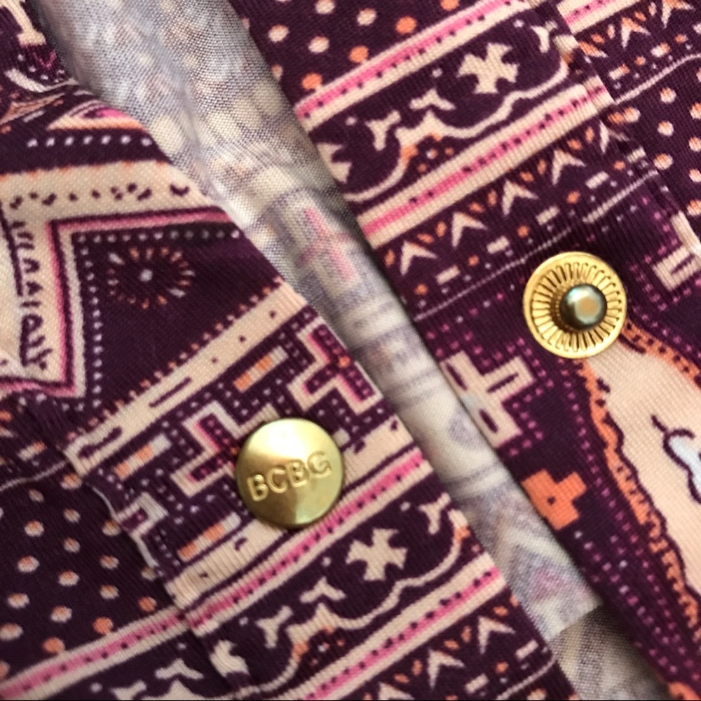 BCBG stretchy button-snap down tribal print top - Picture 3 of 8