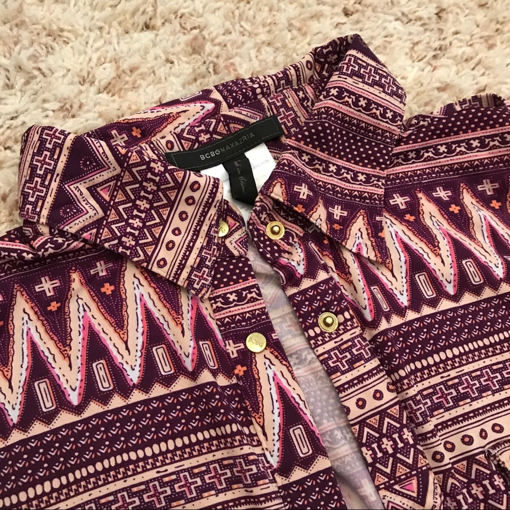 BCBG stretchy button-snap down tribal print top - Picture 4 of 8