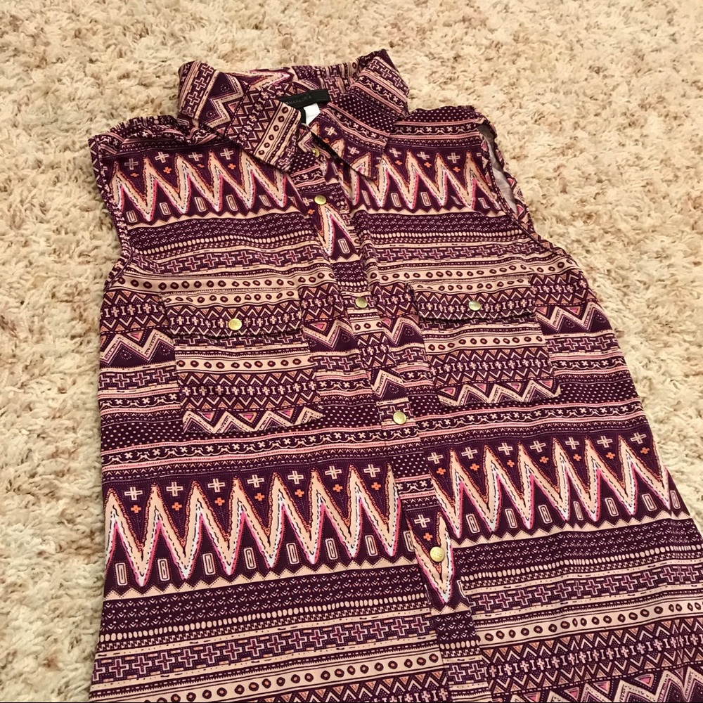 BCBG stretchy button-snap down tribal print top - Picture 7 of 8