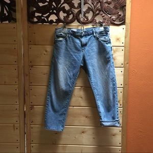 Gap sexy boyfriend crop jean