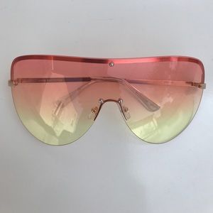 Bold Sun Glow Aviator Sun Glasses