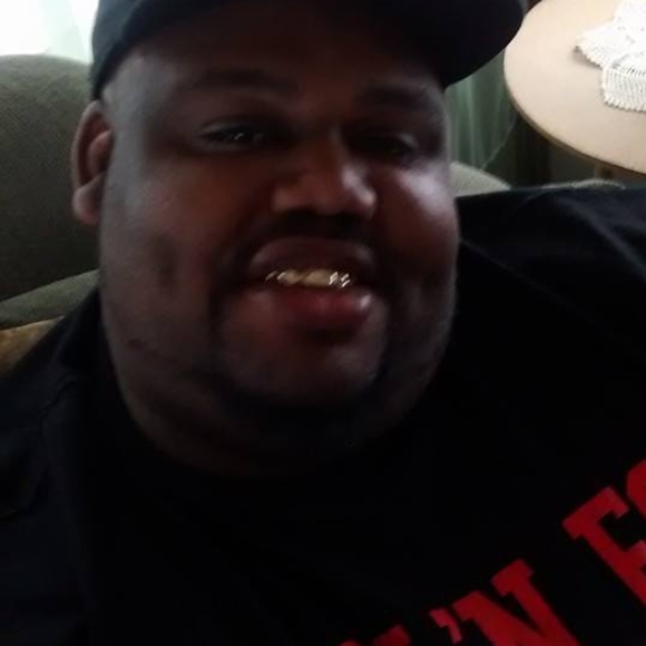 Meet your Posher, Dominique - Picture 1 of 1