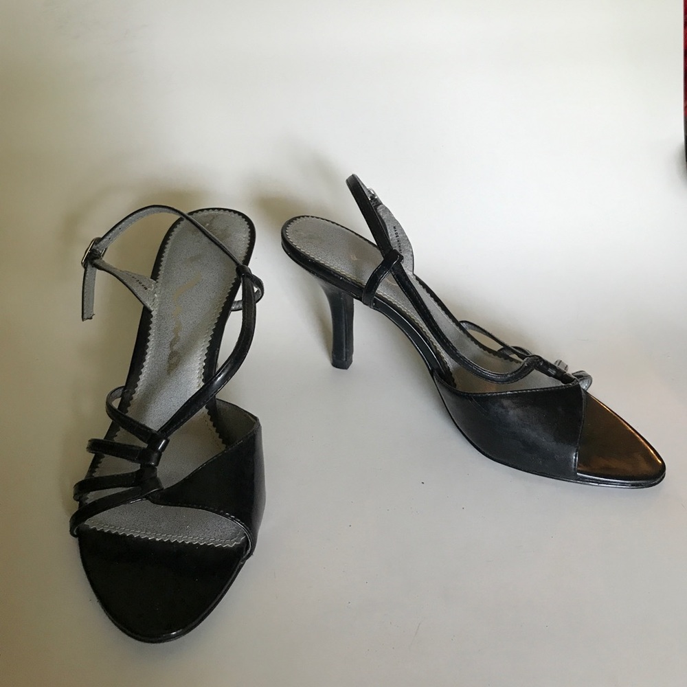 Nina Black sandals size 6