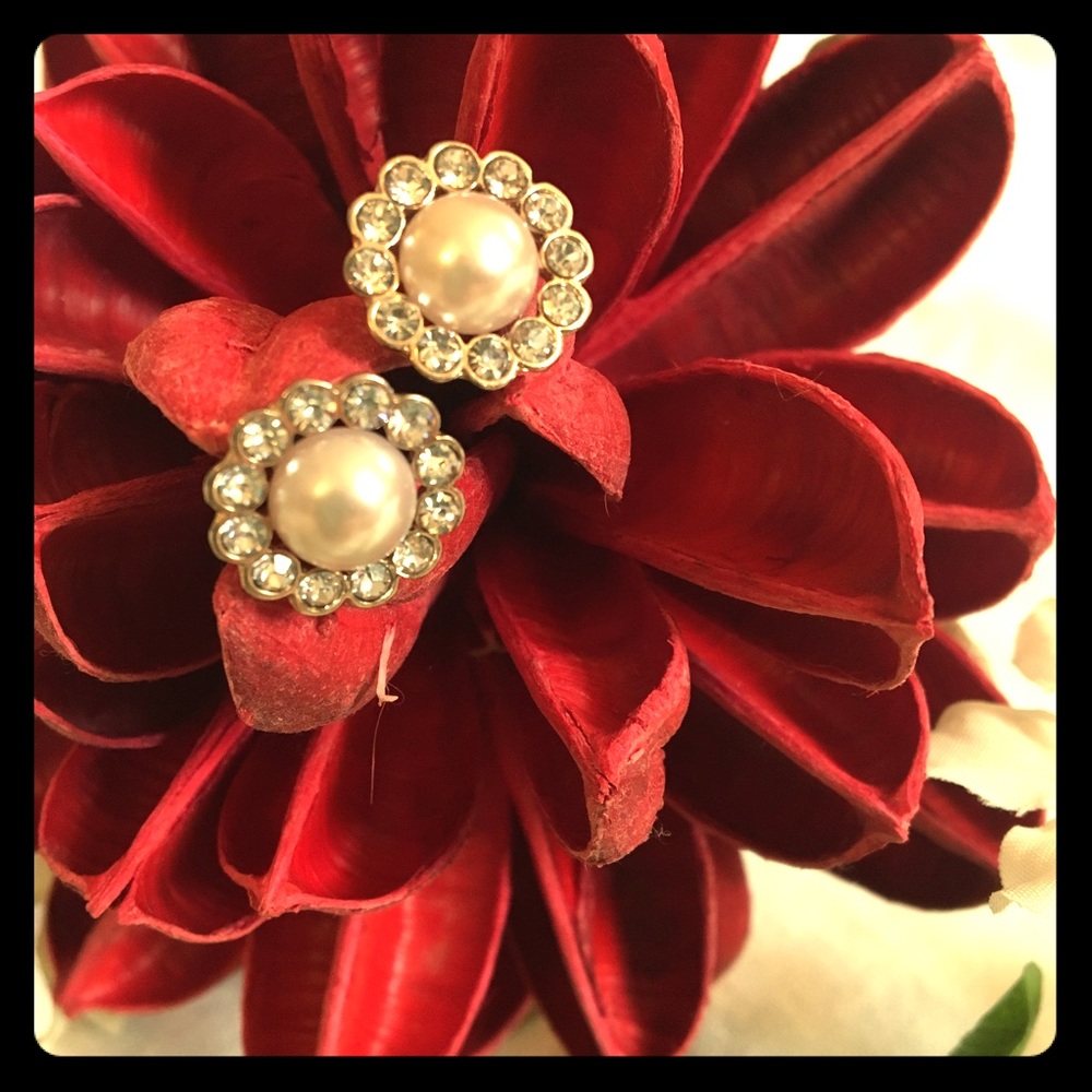 Diamond & Pearl Flower Stud Earrings