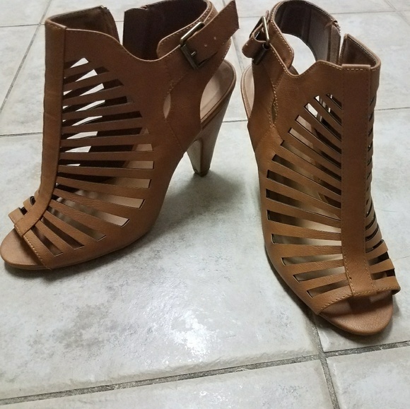 Brown caged booties - Picture 4 of 4