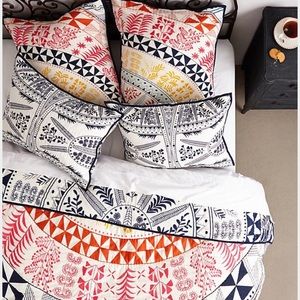 MARA HOFFMAN full/queen quilt  with two sham cover