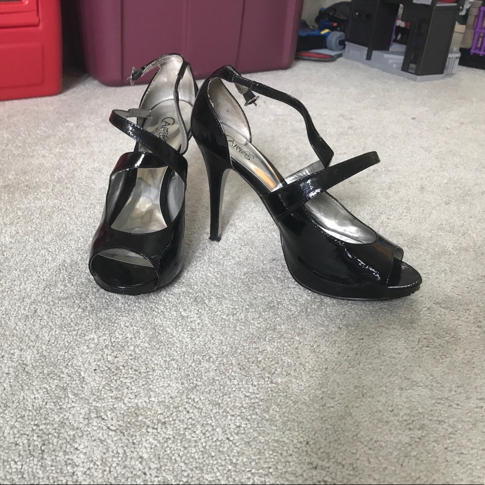 Carlos Santana Black Pumps