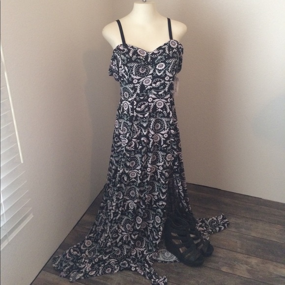 NY&CO Eva Mendes Dresses & Skirts - Beautiful dress💕