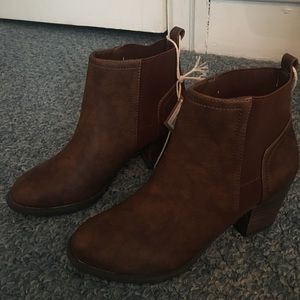 Size 5 American Eagle booties