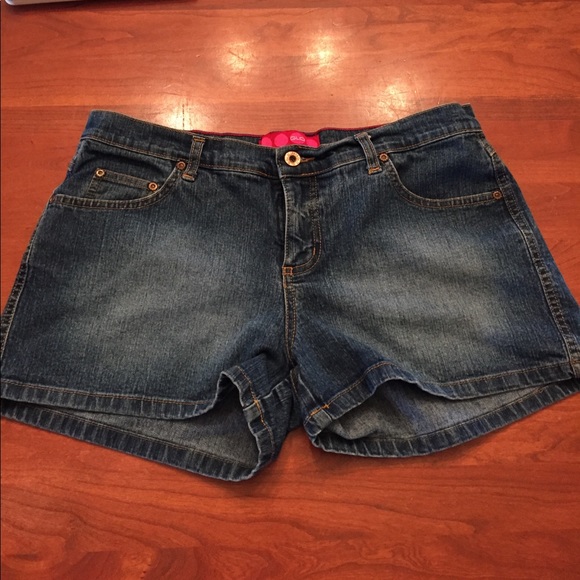 Juniors size 11 jean shorts - Picture 1 of 3