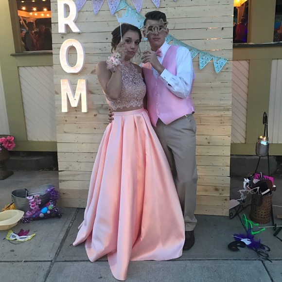 Prom dress - Picture 2 of 4