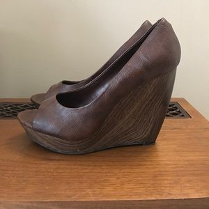 Jessica Simpson Woodgrain Wedges