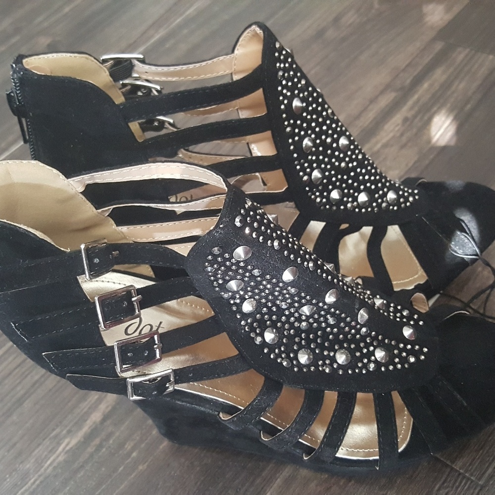 Black wedge sandal